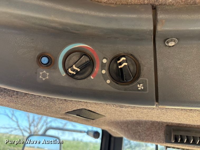 image for item EU4620 1995 Caterpillar Challenger 35 tractor