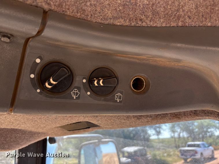 image for item EU4620 1995 Caterpillar Challenger 35 tractor