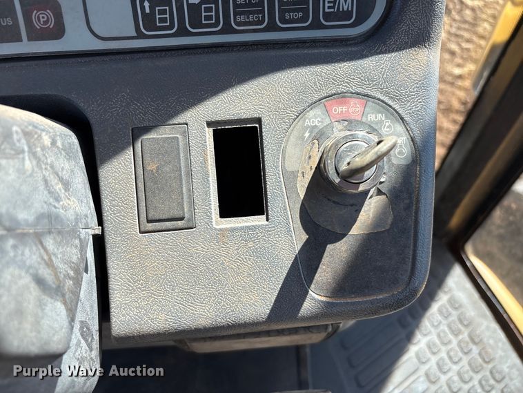 image for item EU4620 1995 Caterpillar Challenger 35 tractor