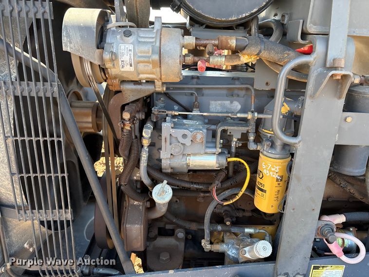 image for item EU4620 1995 Caterpillar Challenger 35 tractor