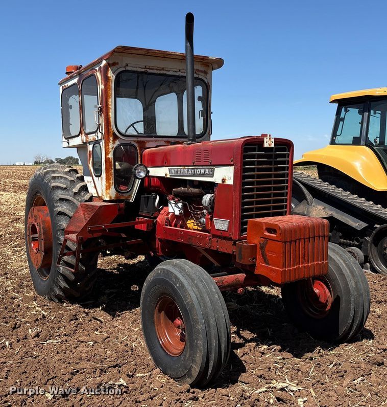 image for item EU4621 1969 International Harvester F856D tractor