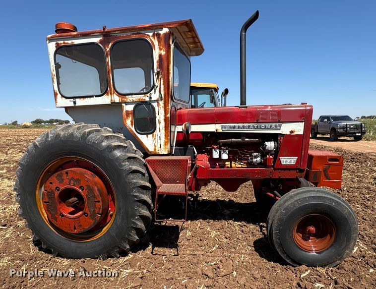 image for item EU4621 1969 International Harvester F856D tractor