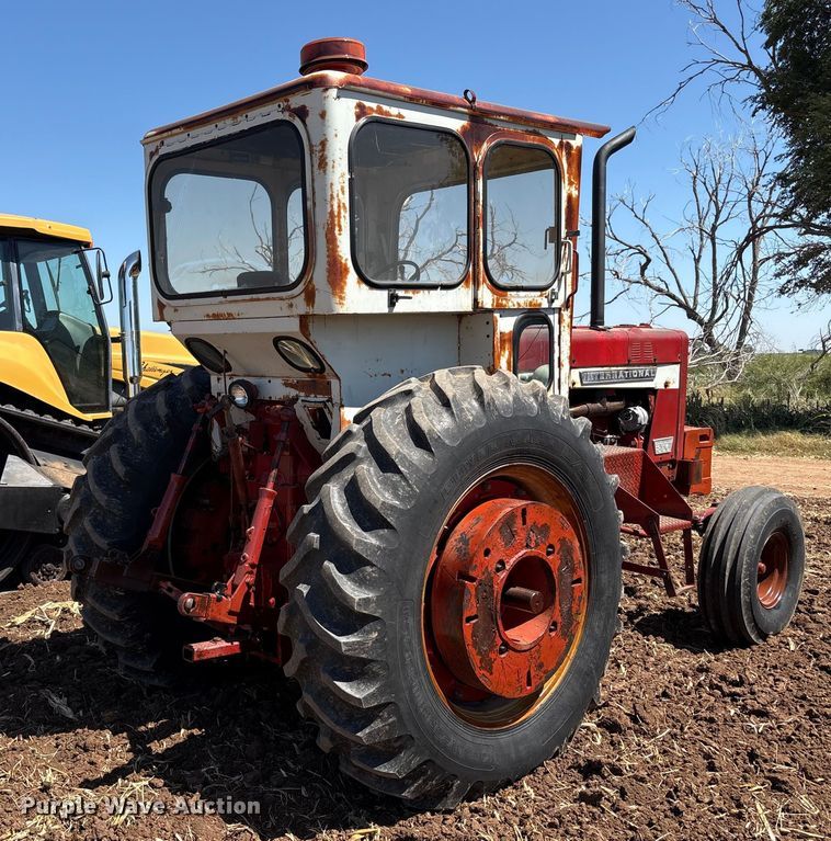 image for item EU4621 1969 International Harvester F856D tractor
