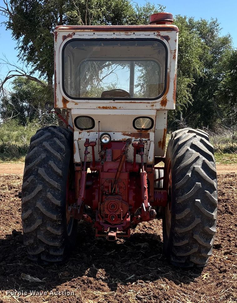 image for item EU4621 1969 International Harvester F856D tractor