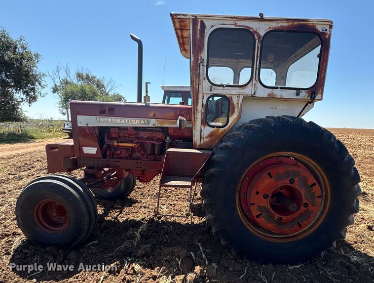image for item EU4621 1969 International Harvester F856D tractor