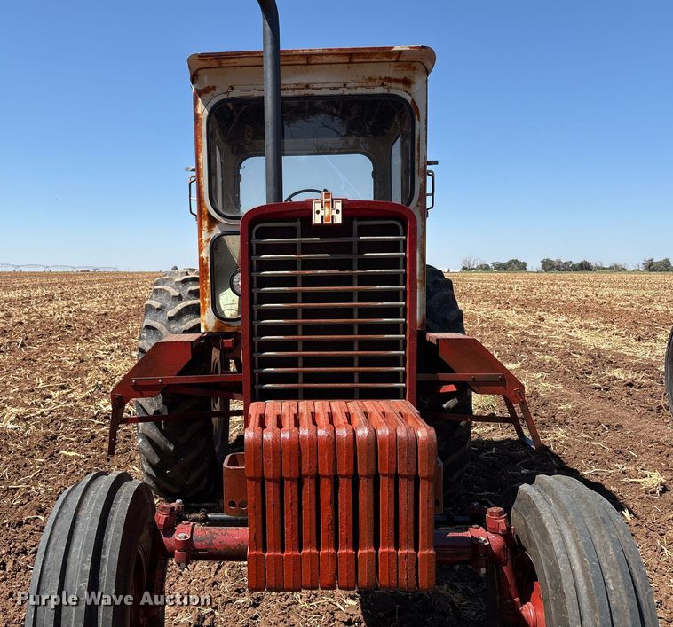 image for item EU4621 1969 International Harvester F856D tractor