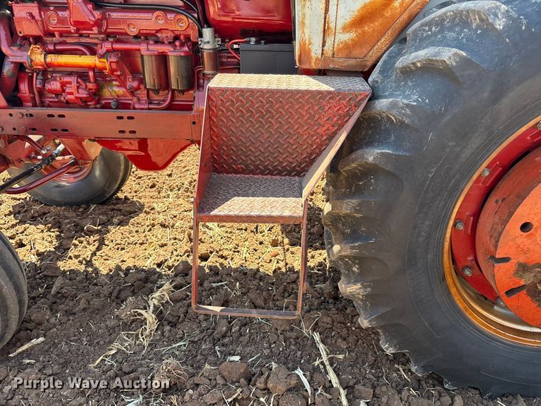 image for item EU4621 1969 International Harvester F856D tractor