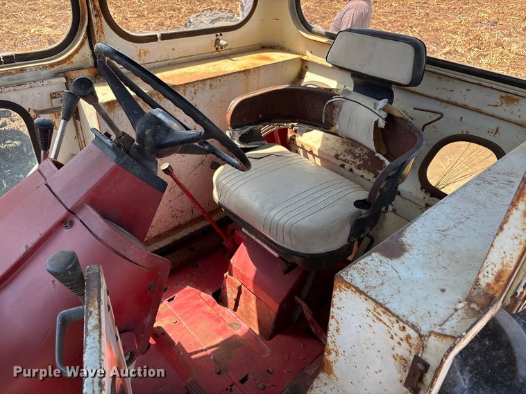 image for item EU4621 1969 International Harvester F856D tractor