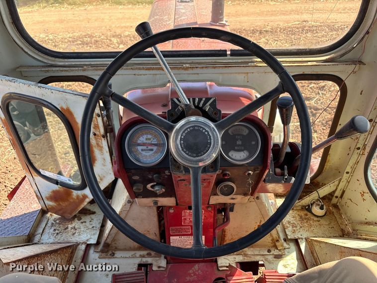 image for item EU4621 1969 International Harvester F856D tractor