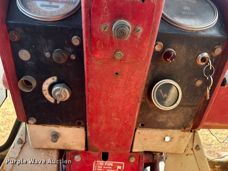 image for item EU4621 1969 International Harvester F856D tractor