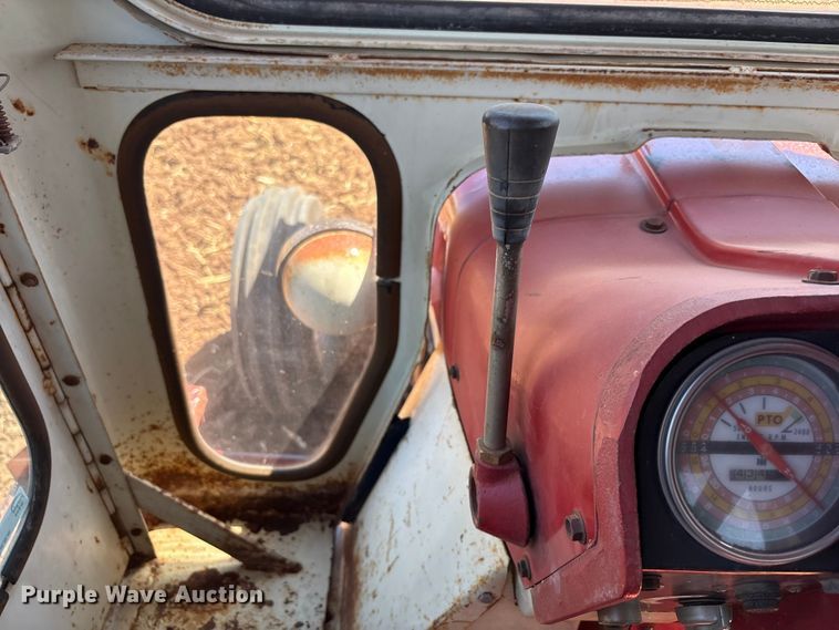 image for item EU4621 1969 International Harvester F856D tractor