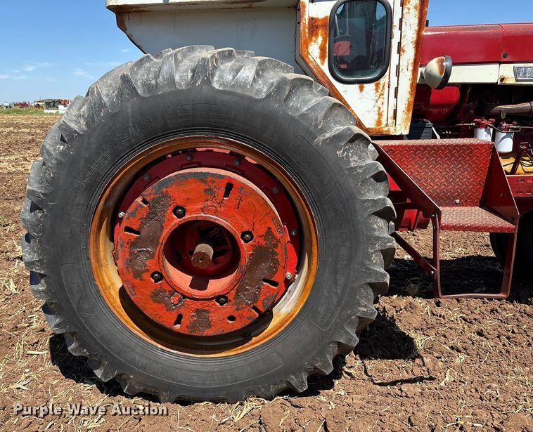 image for item EU4621 1969 International Harvester F856D tractor