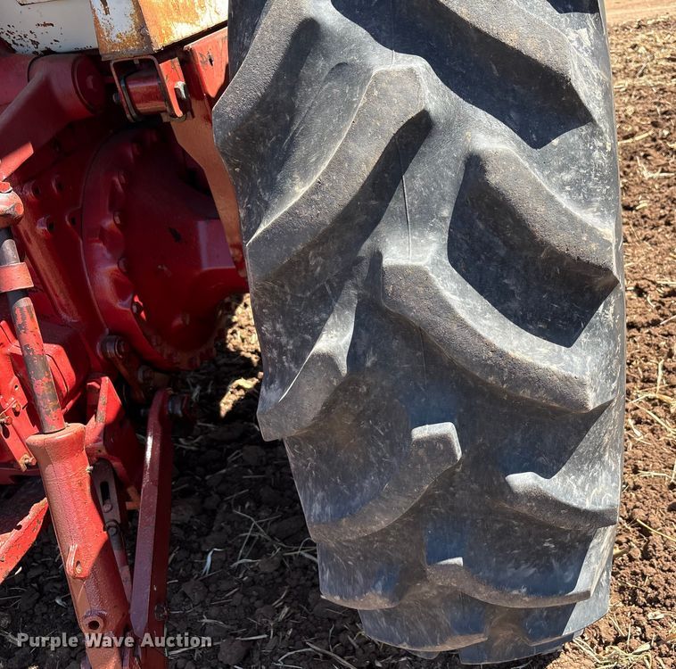 image for item EU4621 1969 International Harvester F856D tractor