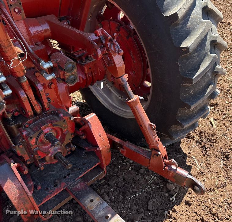 image for item EU4622 1975 International Harvester F1066 tractor