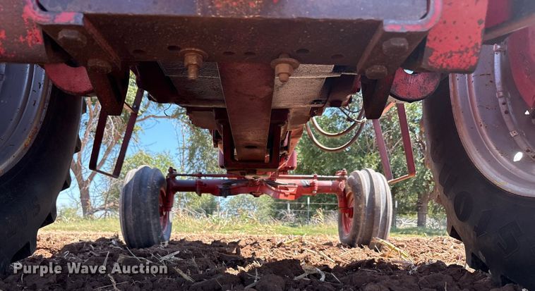 image for item EU4622 1975 International Harvester F1066 tractor