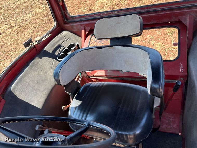 image for item EU4622 1975 International Harvester F1066 tractor