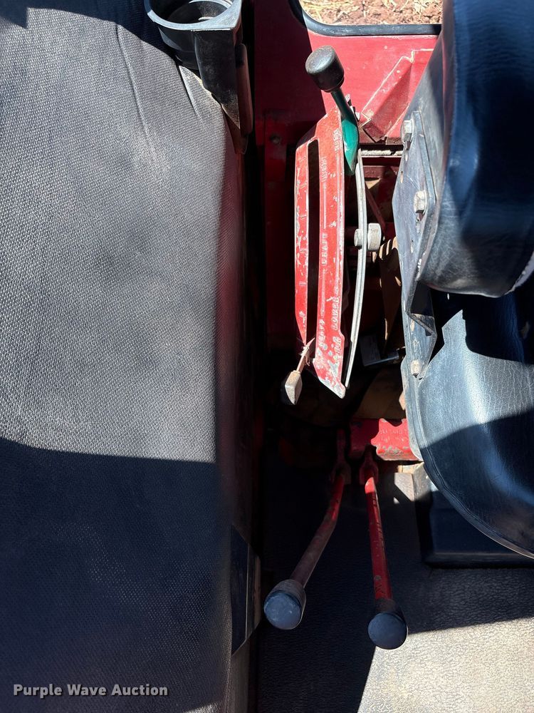 image for item EU4622 1975 International Harvester F1066 tractor