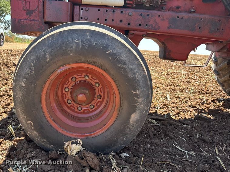 image for item EU4622 1975 International Harvester F1066 tractor