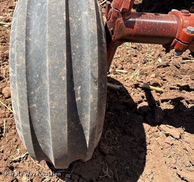 image for item EU4622 1975 International Harvester F1066 tractor