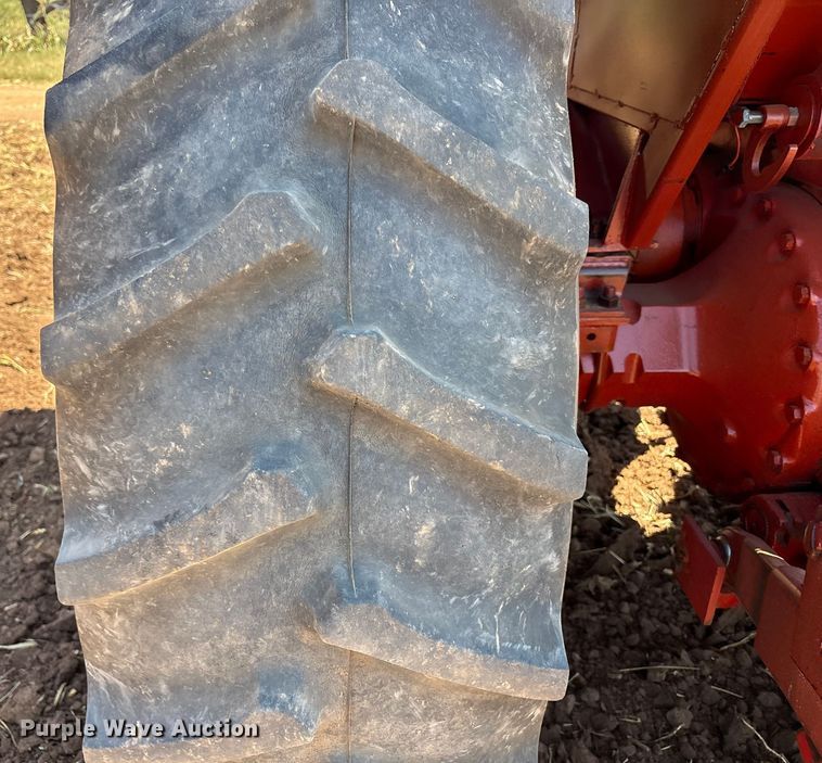 image for item EU4622 1975 International Harvester F1066 tractor