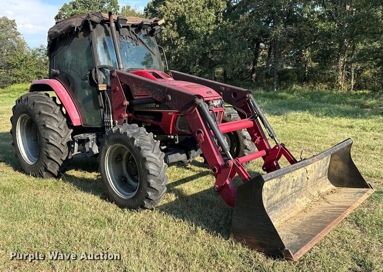 image for item GH9339 2011 Mahindra 8560 MFWD tractor