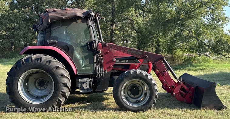 image for item GH9339 2011 Mahindra 8560 MFWD tractor