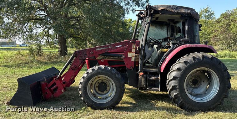 image for item GH9339 2011 Mahindra 8560 MFWD tractor