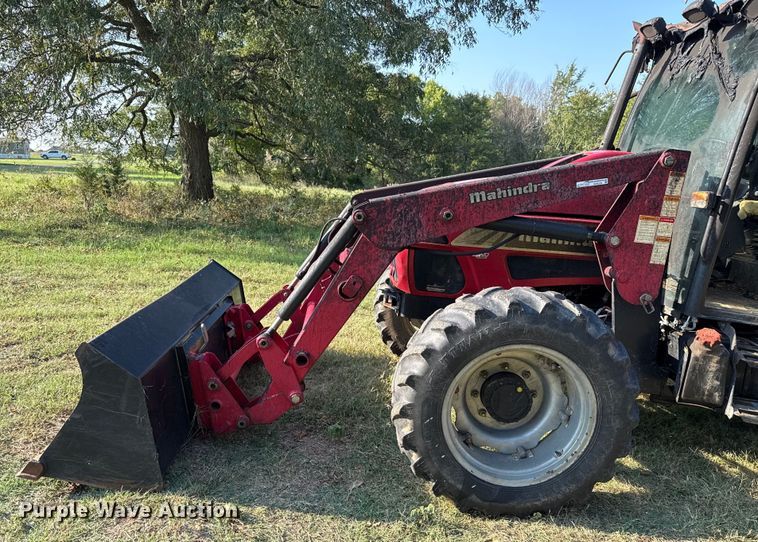 image for item GH9339 2011 Mahindra 8560 MFWD tractor