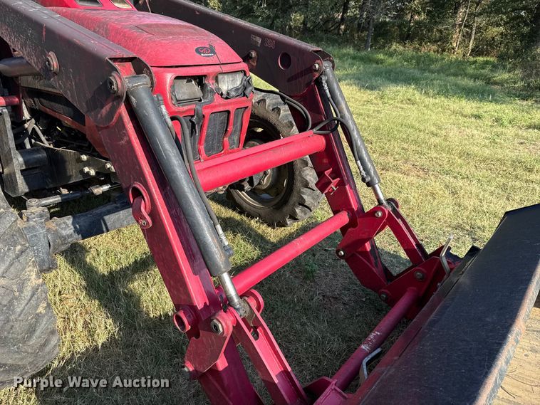 image for item GH9339 2011 Mahindra 8560 MFWD tractor