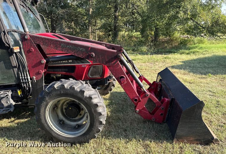 image for item GH9339 2011 Mahindra 8560 MFWD tractor