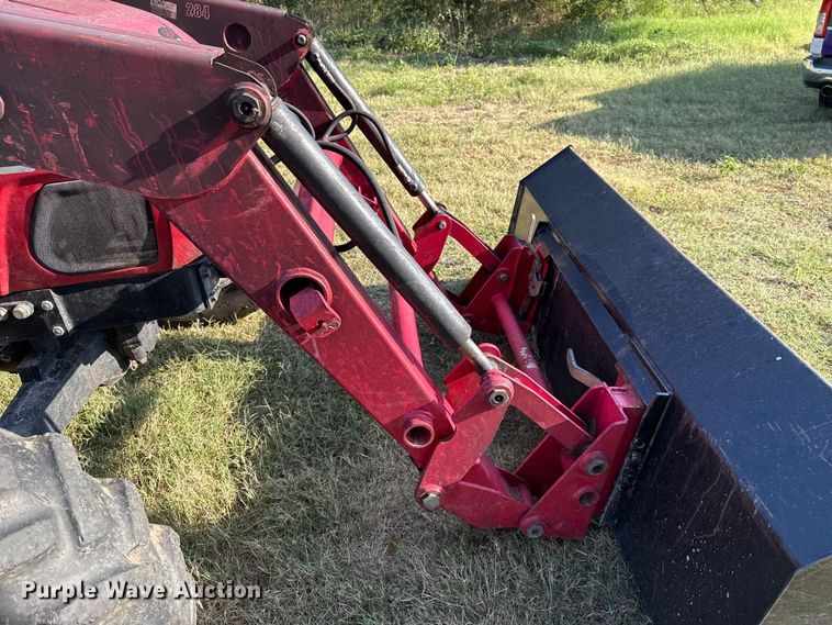 image for item GH9339 2011 Mahindra 8560 MFWD tractor