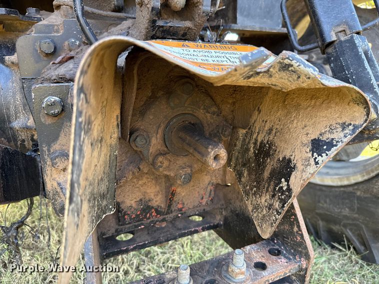 image for item GH9339 2011 Mahindra 8560 MFWD tractor