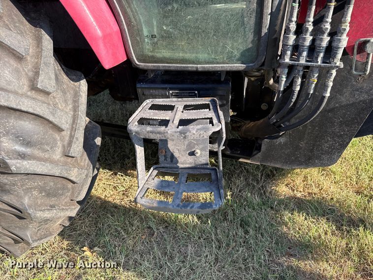 image for item GH9339 2011 Mahindra 8560 MFWD tractor