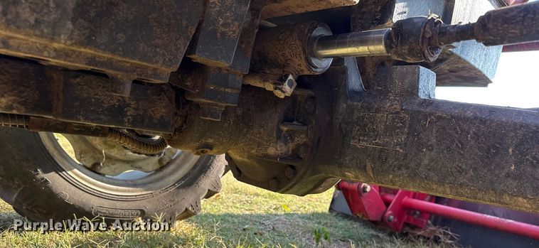 image for item GH9339 2011 Mahindra 8560 MFWD tractor