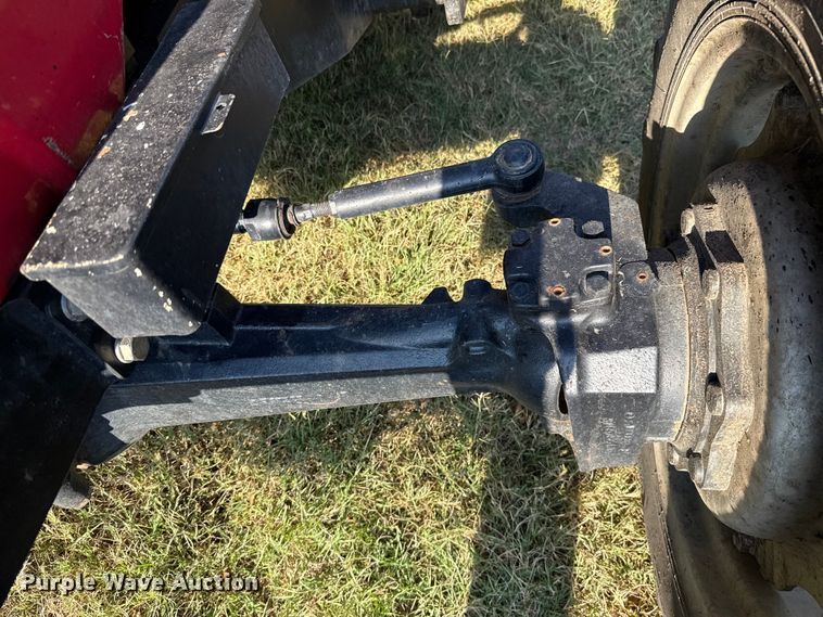 image for item GH9339 2011 Mahindra 8560 MFWD tractor