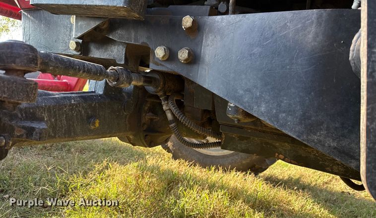 image for item GH9339 2011 Mahindra 8560 MFWD tractor