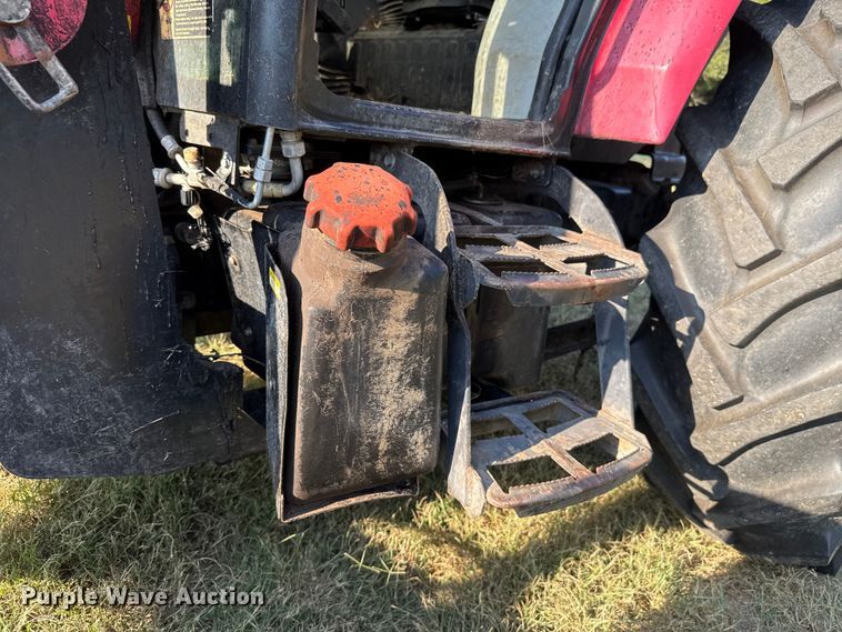 image for item GH9339 2011 Mahindra 8560 MFWD tractor