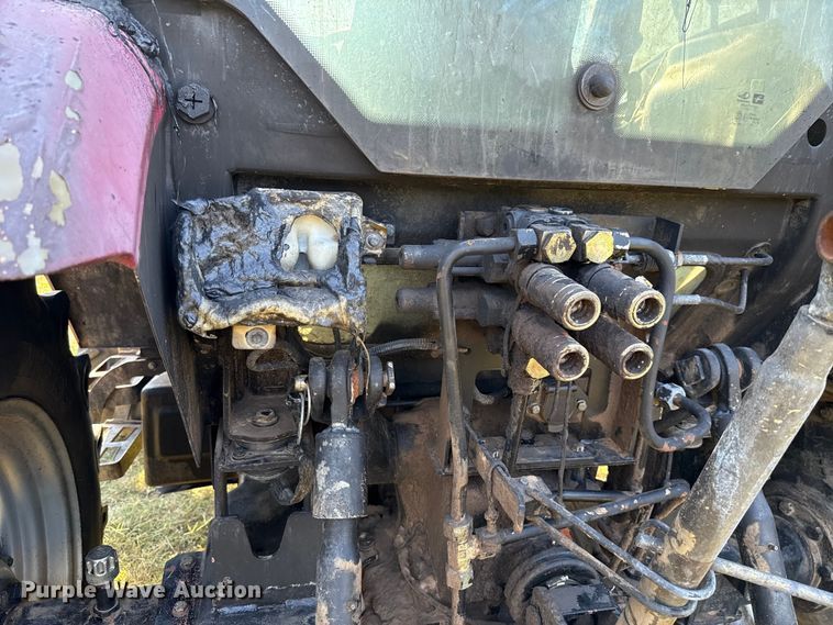 image for item GH9339 2011 Mahindra 8560 MFWD tractor