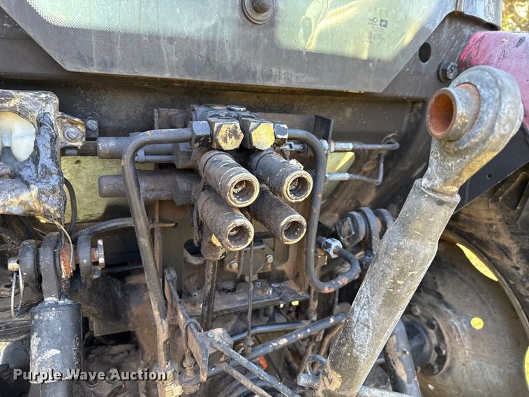 image for item GH9339 2011 Mahindra 8560 MFWD tractor