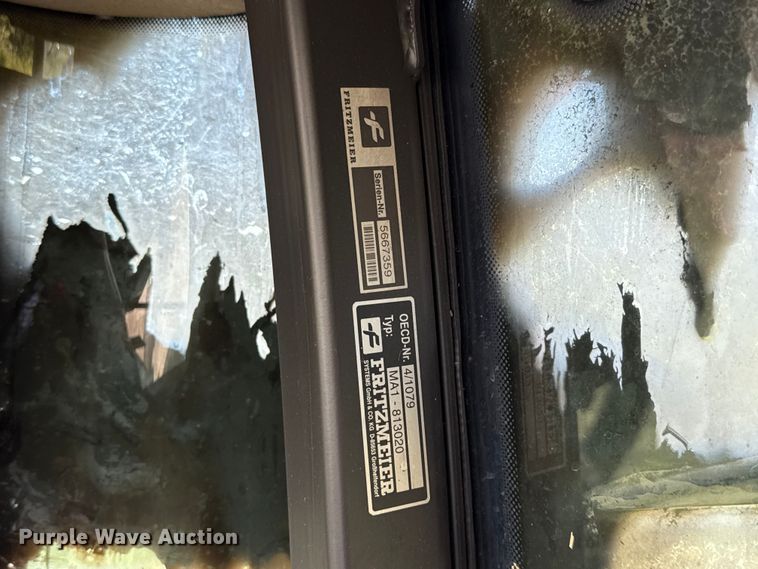 image for item GH9339 2011 Mahindra 8560 MFWD tractor