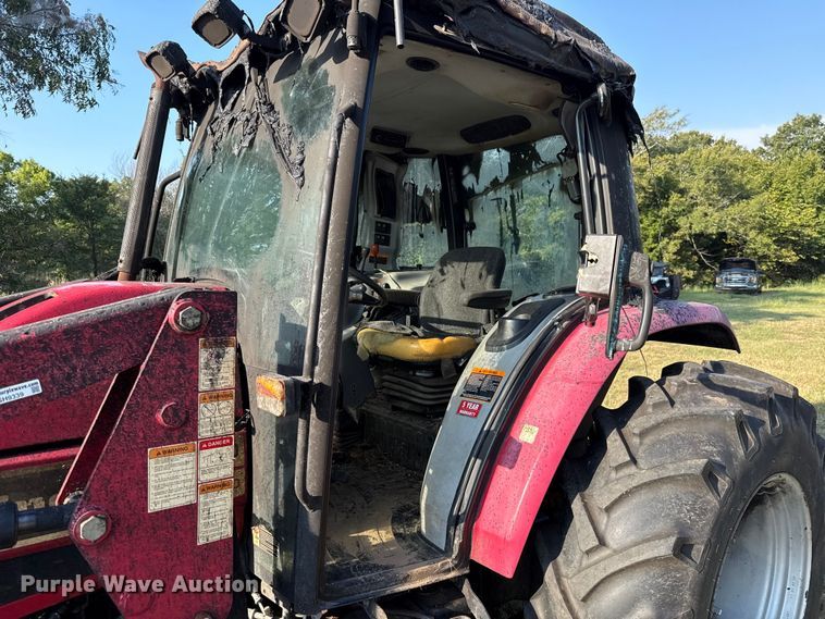 image for item GH9339 2011 Mahindra 8560 MFWD tractor