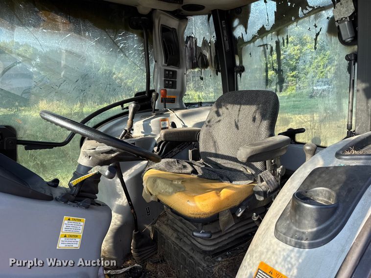 image for item GH9339 2011 Mahindra 8560 MFWD tractor