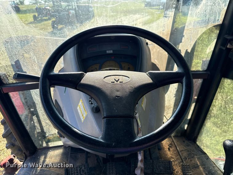 image for item GH9339 2011 Mahindra 8560 MFWD tractor