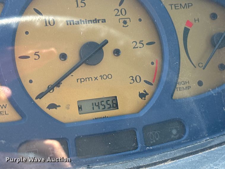 image for item GH9339 2011 Mahindra 8560 MFWD tractor