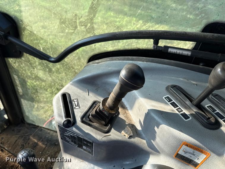 image for item GH9339 2011 Mahindra 8560 MFWD tractor