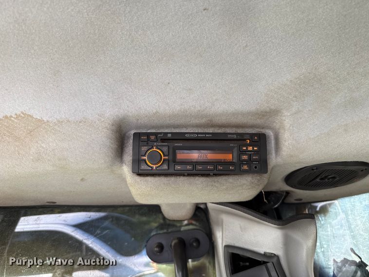 image for item GH9339 2011 Mahindra 8560 MFWD tractor