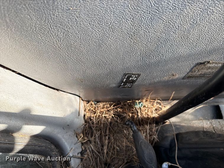 image for item GH9339 2011 Mahindra 8560 MFWD tractor