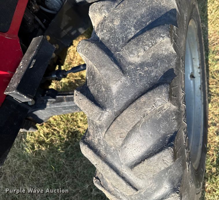 image for item GH9339 2011 Mahindra 8560 MFWD tractor