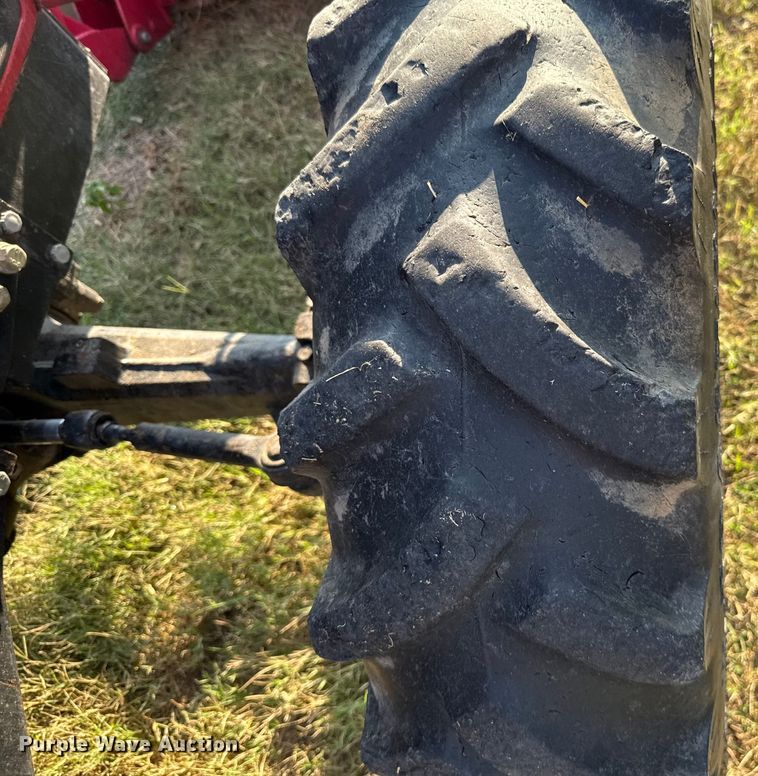 image for item GH9339 2011 Mahindra 8560 MFWD tractor