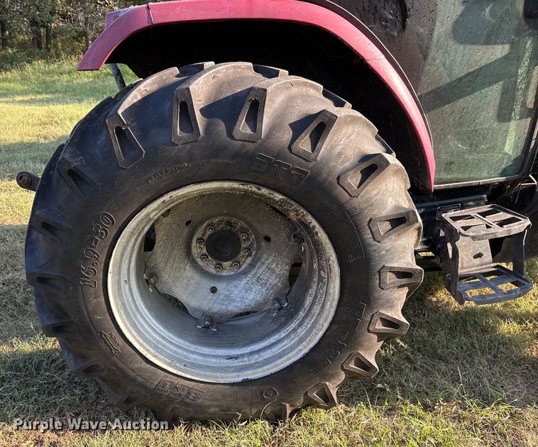 image for item GH9339 2011 Mahindra 8560 MFWD tractor